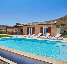 3 bedroom villa with infinity pool and jacuzzi, Scopello, sleeps 5-6